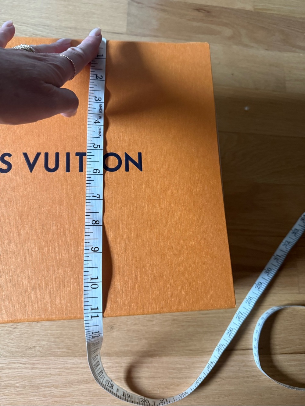 Louis Vuitton Orange Box with Navy Logo - Picture 3 of 10